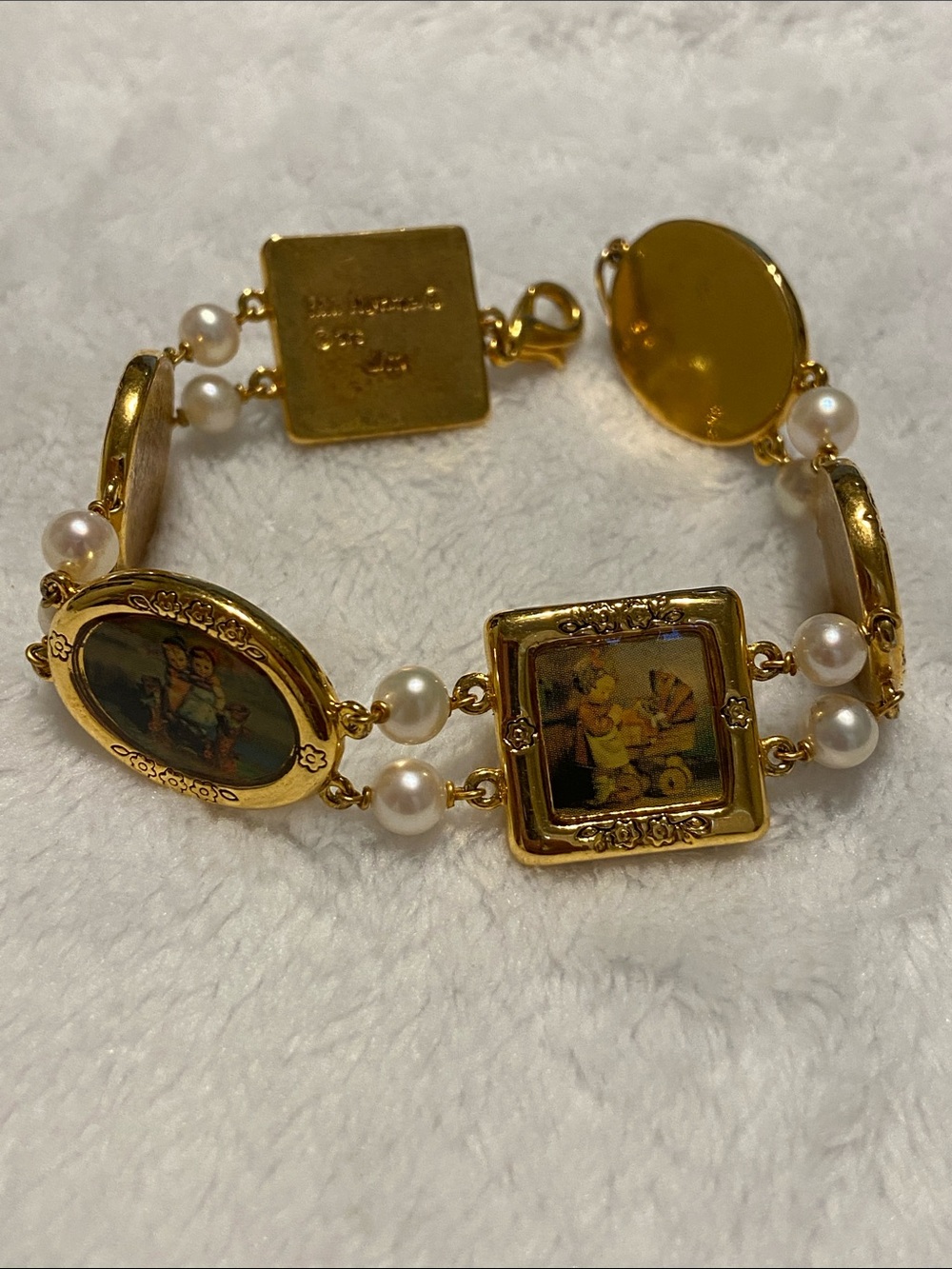 Vintage Danbury Mint Hummel panel Gold-Tone Pearl Art Portrait Bracelet - Picture 1 of 8